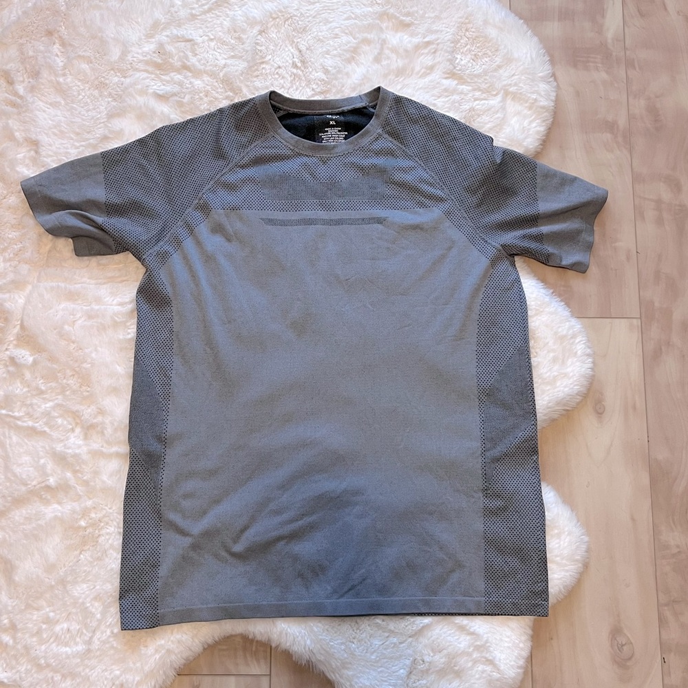 Athletic tee
